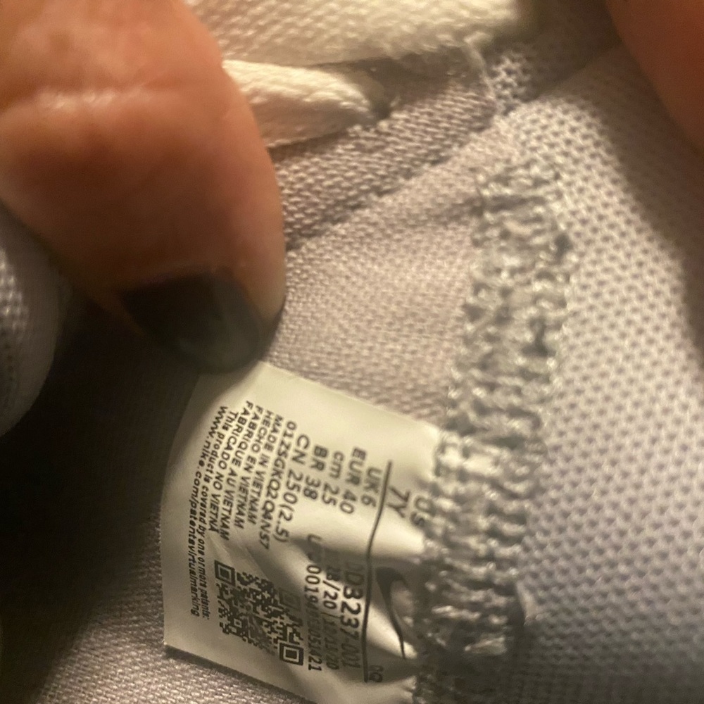 Nike Blazers - Picture 3 of 4
